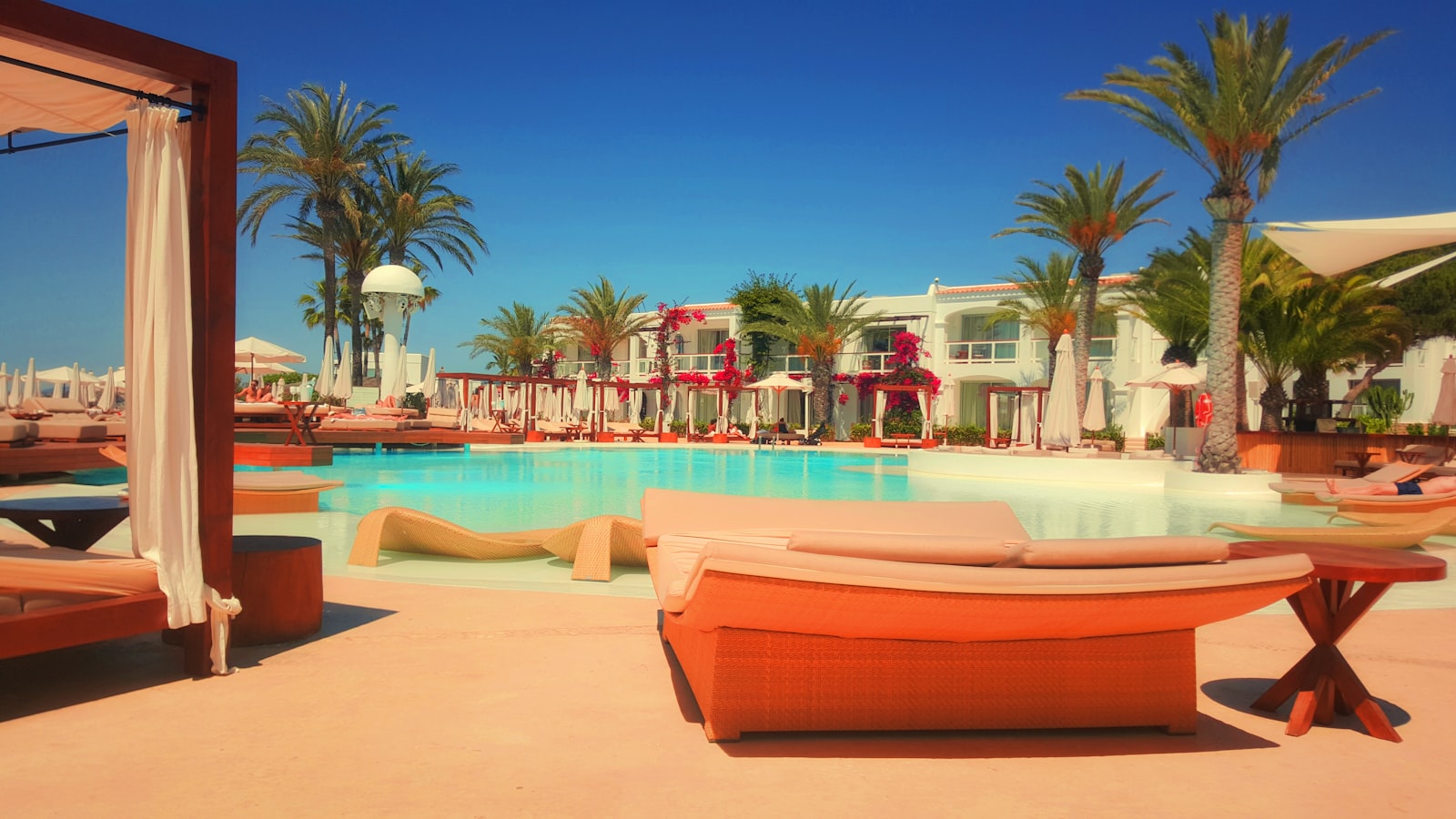 Weekday Discounts at Dubai Beach Clubs 2026