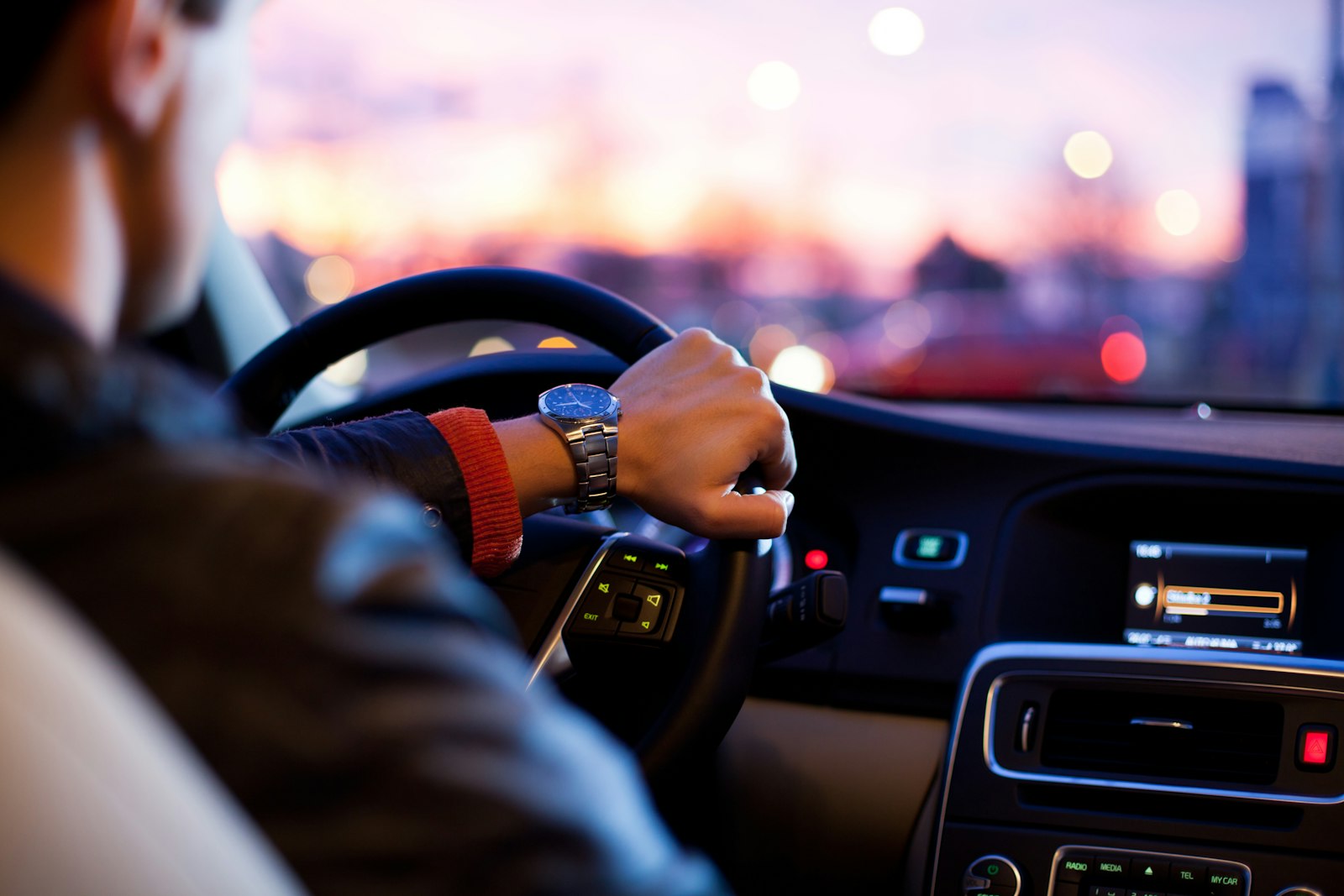 Taxi, Uber & Careem to Dubai Beach Clubs: Costs & Tips 2026