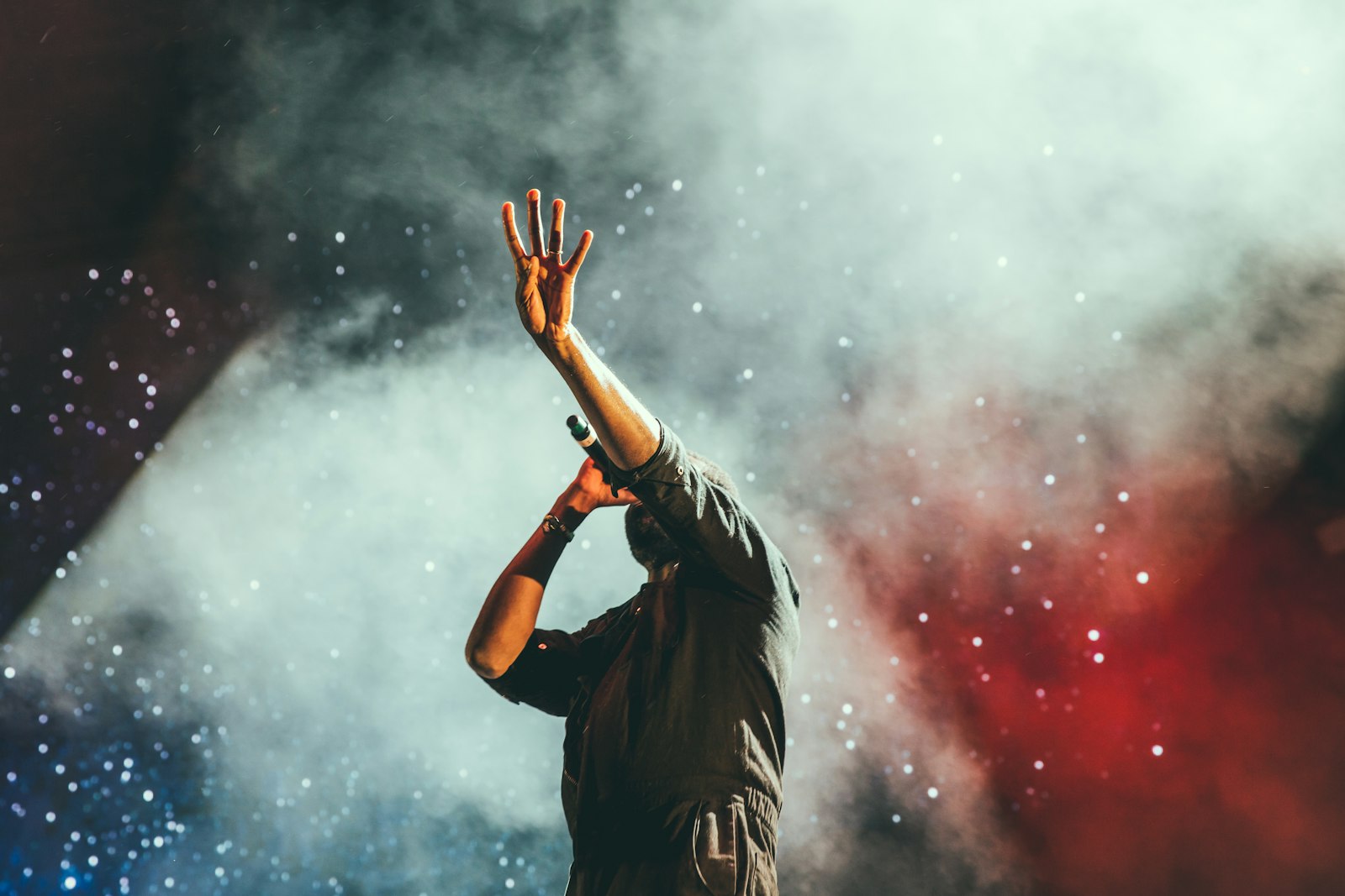 Dubai Beach Club Music Events 2026: Live DJ Calendar & Performances