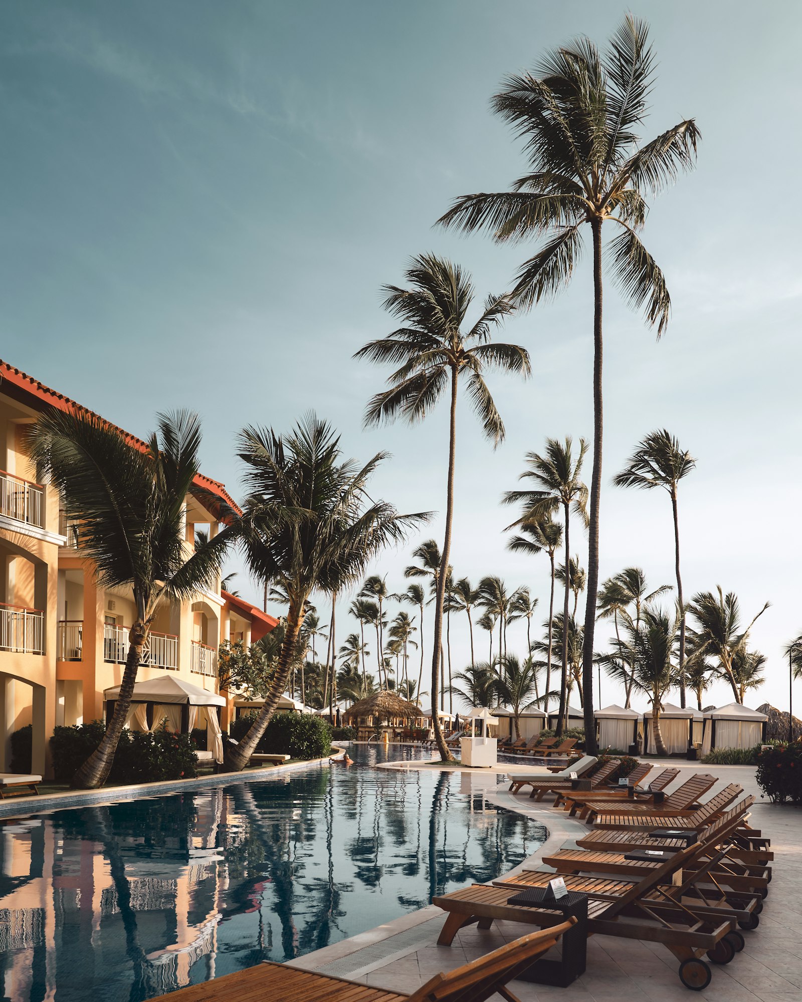 Beach Clubs Open Late at Night Dubai 2026 — Evening & After-Dark Venues