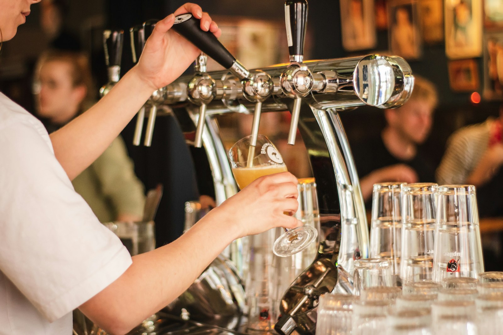 Shisha at Beach Clubs in Dubai: Where to Smoke & What to Know 2026