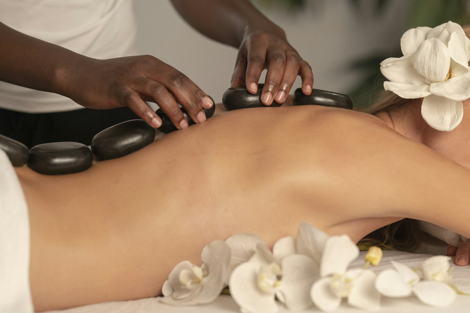 Dubai Beach Clubs with On-Site Hammam, Spa & Steam Room 2026